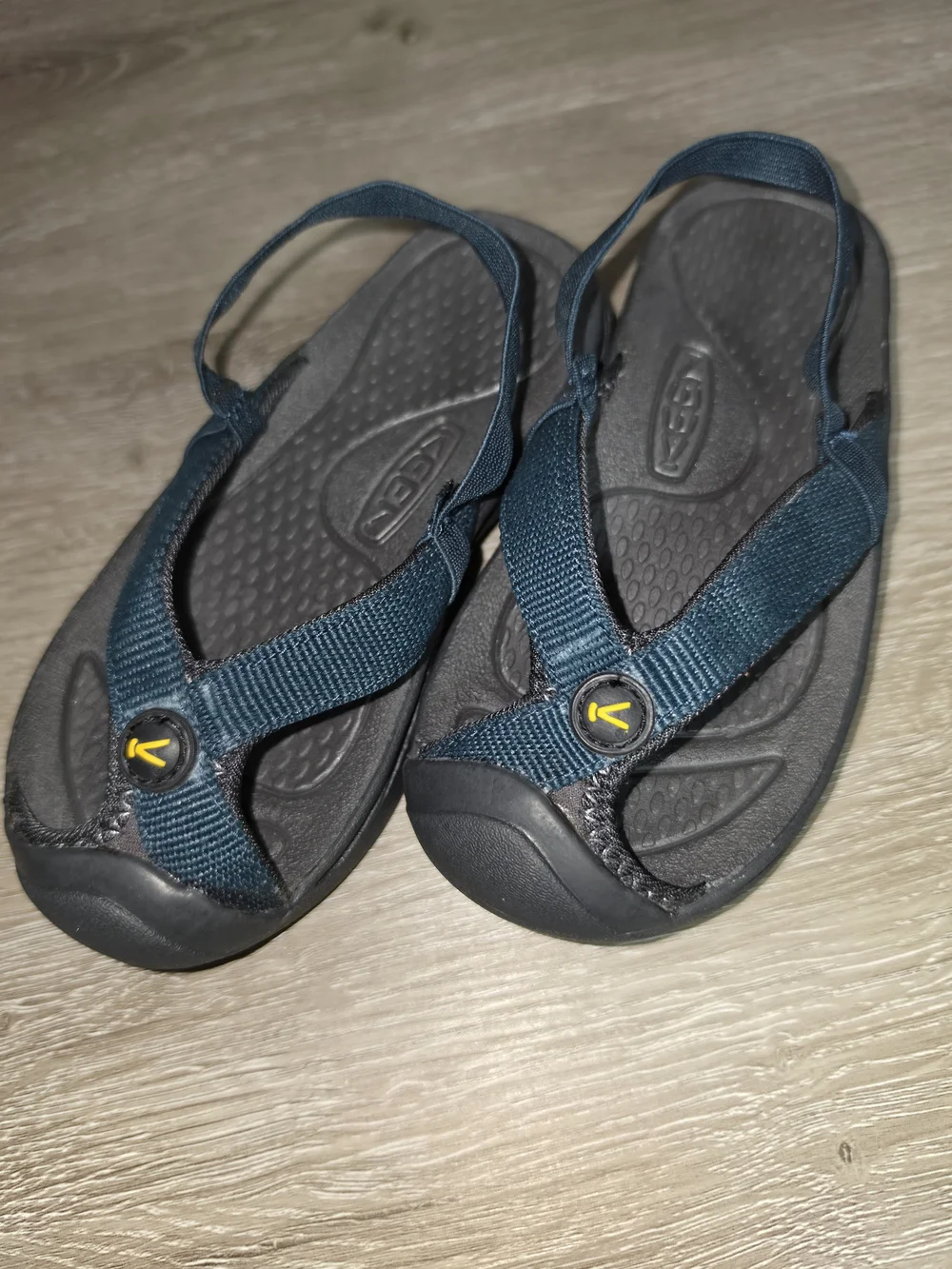 Keen Kids Teal and Black Toe-Protect Sandals with Heel Strap Small Child 11